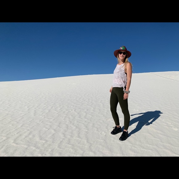 Meet your Posher, Onyx - Picture 1 of 1